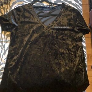 Amaryllis crushed velvet black tee medium